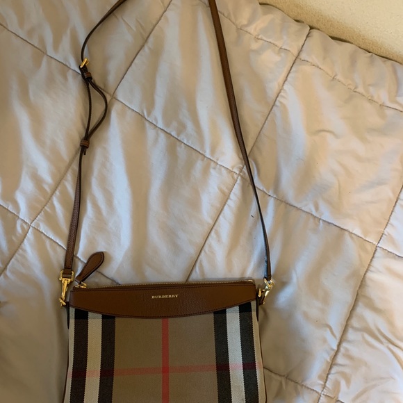 BURBERRY BAG!! PRISTINE CONDITION - Picture 13 of 13